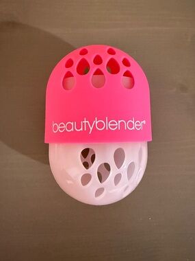 NWOT beautyblender Neon Pink Silicone Travel Case